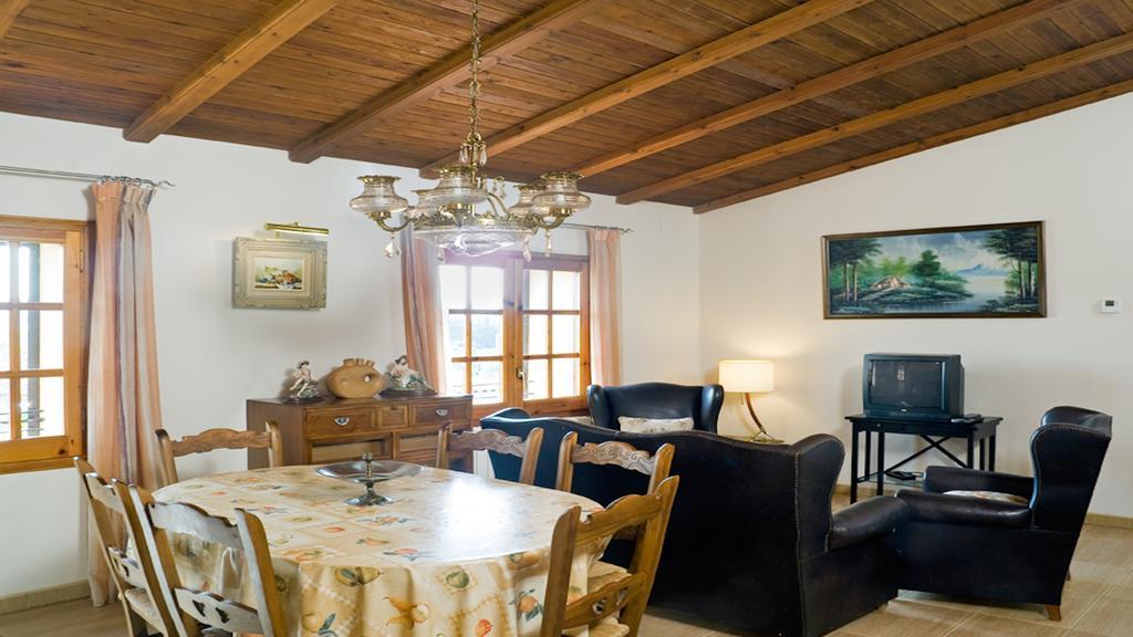 Can Garriga II I III Apartment Garriguella Bagian luar foto