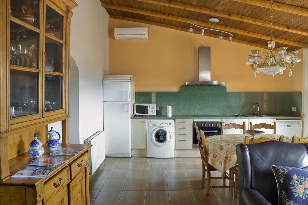 Can Garriga II I III Apartment Garriguella Bagian luar foto