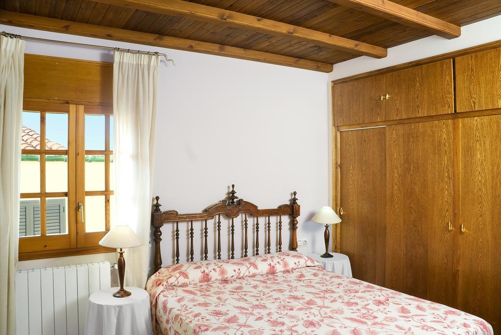 Can Garriga II I III Apartment Garriguella Bagian luar foto