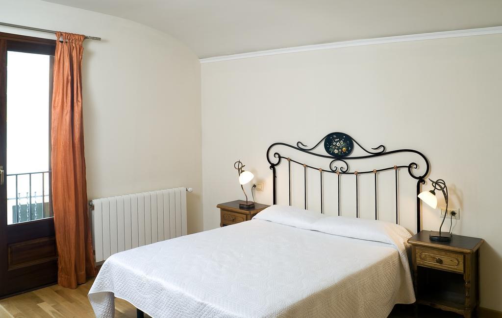Can Garriga II I III Apartment Garriguella Bagian luar foto