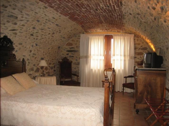 Can Garriga II I III Apartment Garriguella Bagian luar foto