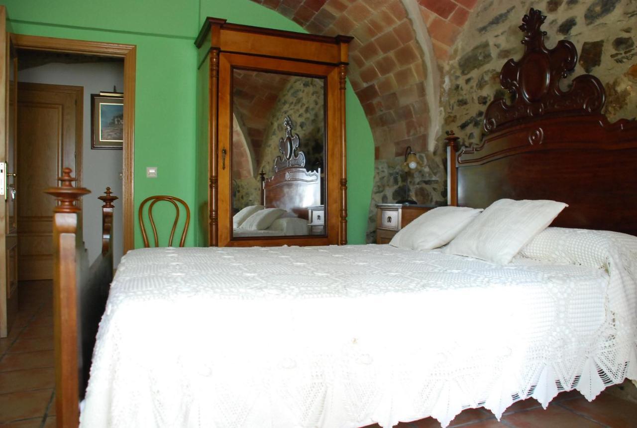 Can Garriga II I III Apartment Garriguella Bagian luar foto